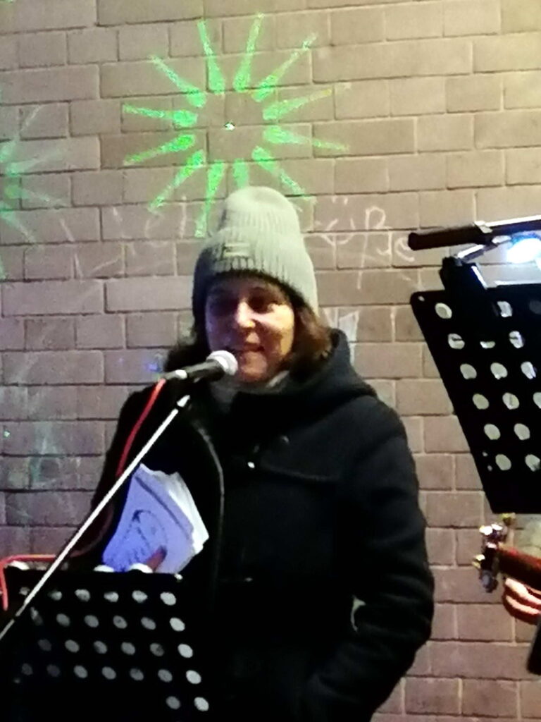 Unsere Schulleiterin eröffnet die Feier