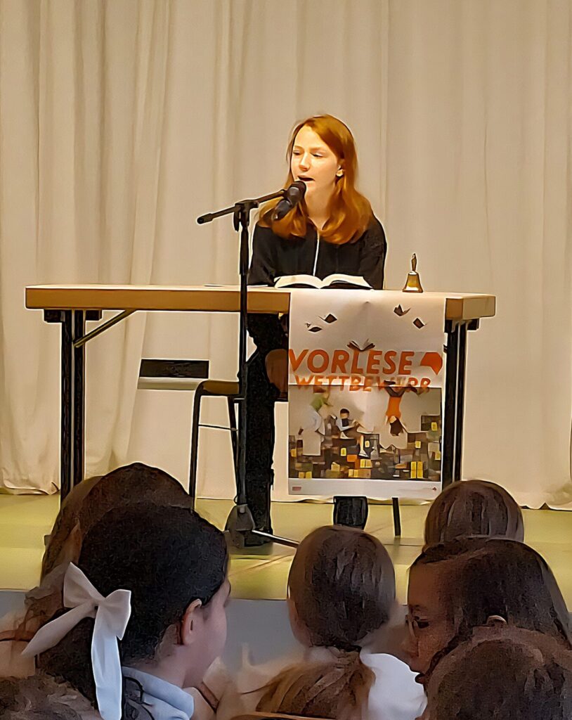 Teilnehmerin im Vorlesewettbewerb Dunant Grundschule